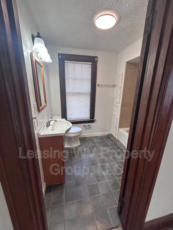 Building Photo - 5722 Stiles Dr