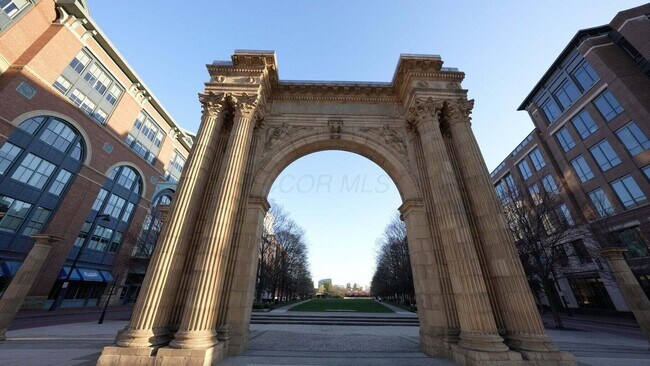 Building Photo - 1145 N High St