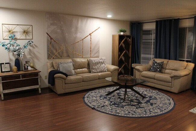 Building Photo - Beautiful 3 Bedroom  Home FOR RENT in Great Community of Steilacoom!!