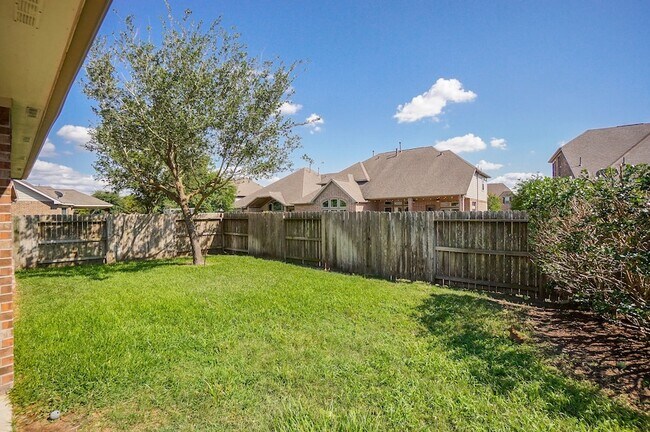 Building Photo - 28515 Pleasant Forest Dr