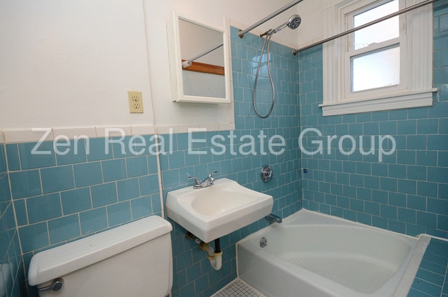 Building Photo - 232 Willow St