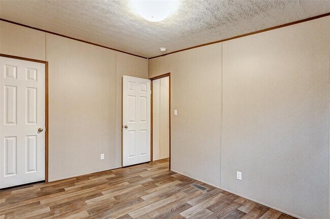 Building Photo - 10757 Doe Hill Dr