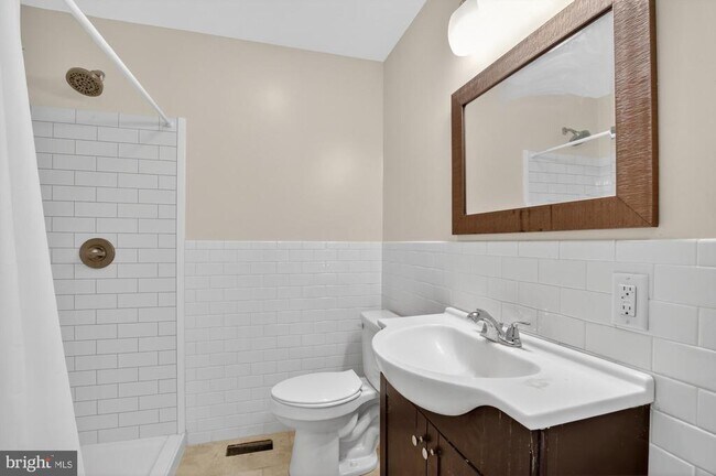 Building Photo - 112 E Allen St