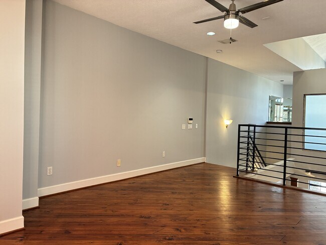 Building Photo - 1000 Columbus St