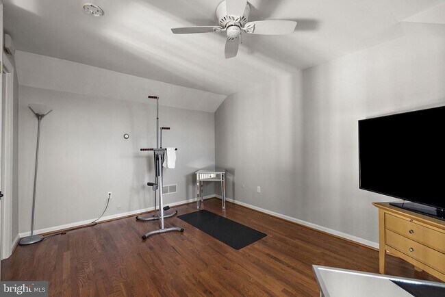 Building Photo - 2115 Fairfield Pl