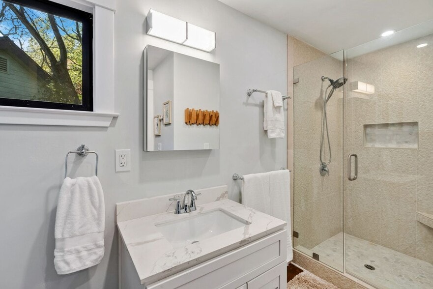 Building Photo - 1596 Ronne Dr