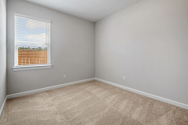Building Photo - 15686 Honey Cv Dr
