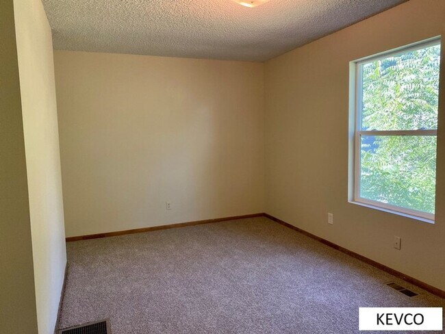 Building Photo - 411 Garfield St