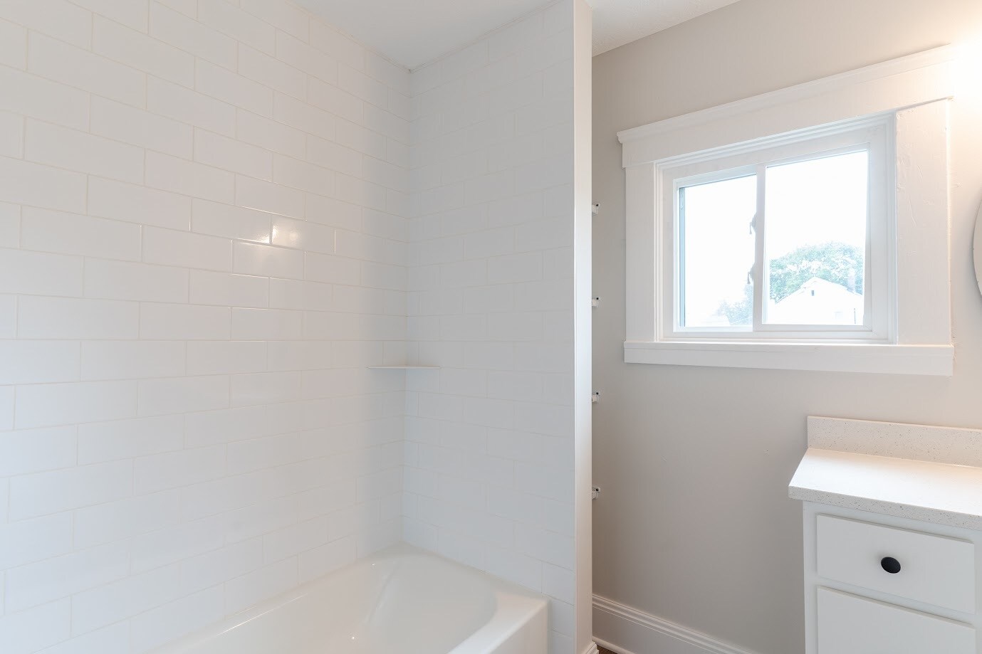 Building Photo - 1464 E 123rd St