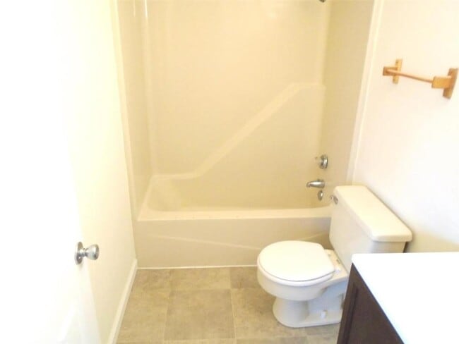 Building Photo - 822 White Oak Dr