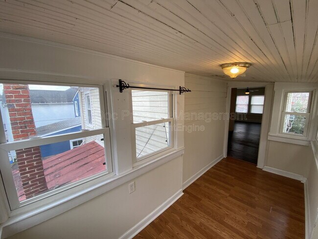 Building Photo - 320 Wolfe St