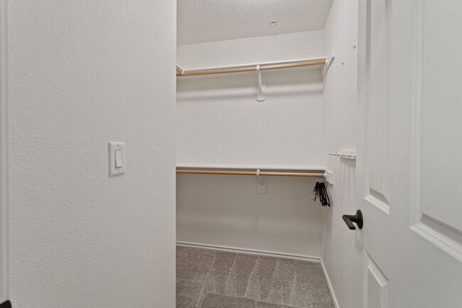 Building Photo - Bethany Beauty! 2 Bed 2.5 Bth + Office Townhome + 2 Car Garage + W/D + Wi-Fi Included