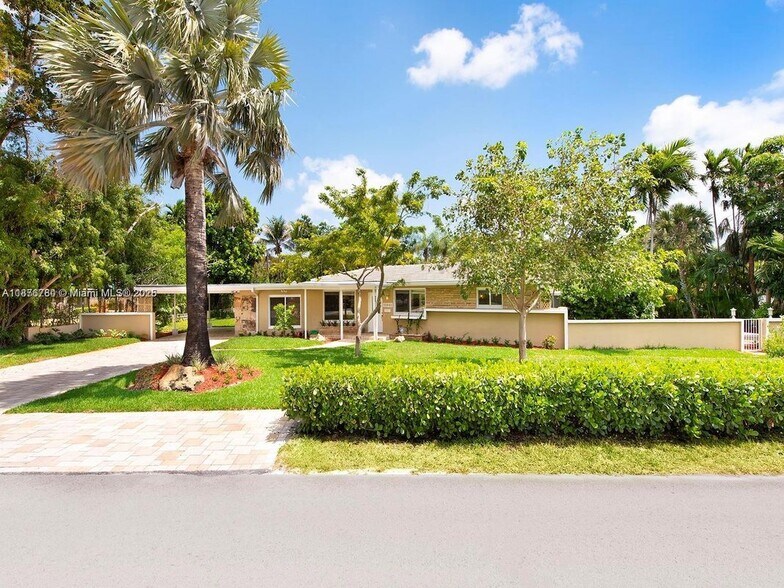 Building Photo - 10643 NE 10th Pl