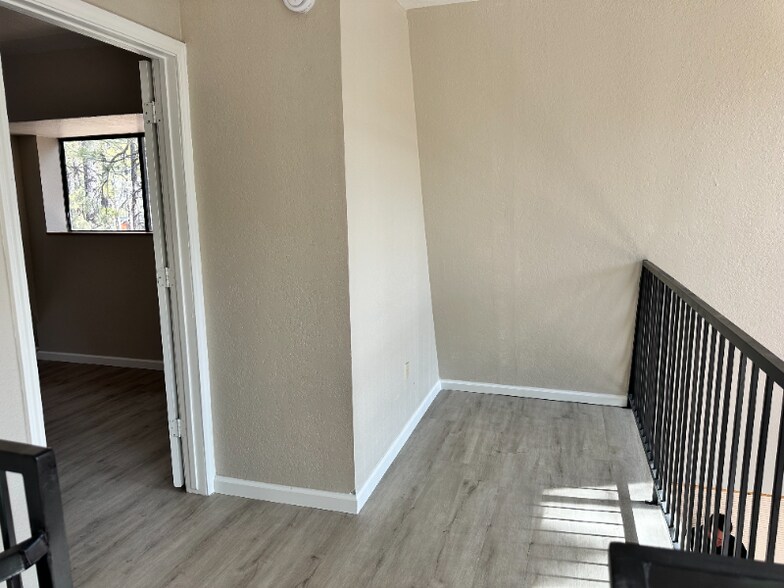 Building Photo - 3380 Timber Dr