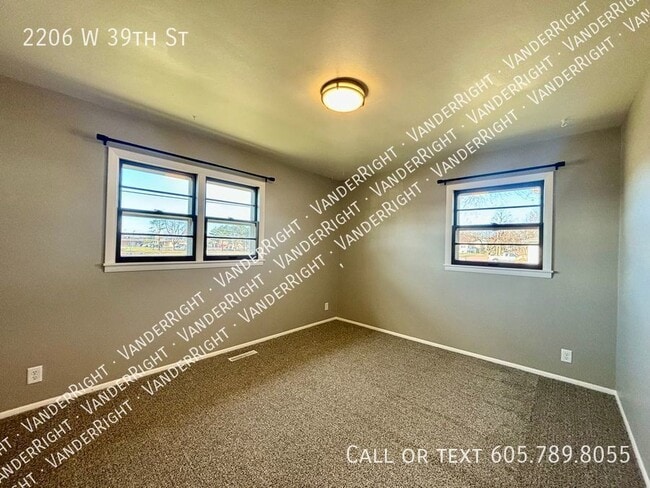 Building Photo - 2206 W 39th St