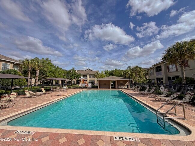 Building Photo - 3888 Summer Grove Way S