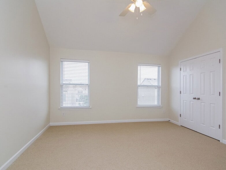 Building Photo - 4215 Pointe Vecchio Cir