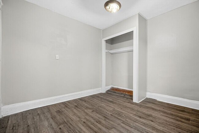 Building Photo - 389 E 160th St