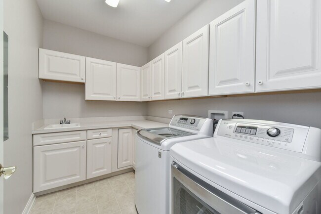Building Photo - 410 Delnor Glen Dr