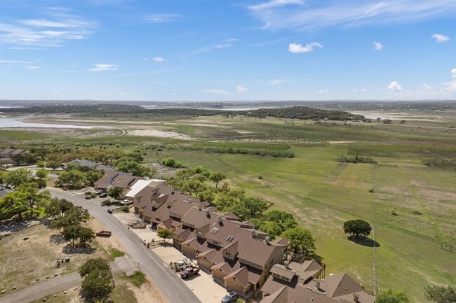 Building Photo - 970 Parkview Dr