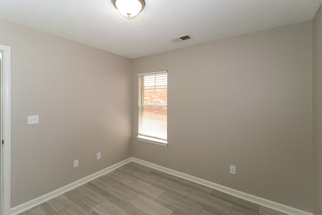 Building Photo - 1413 Marhill Cove