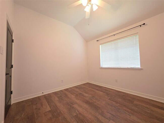 Building Photo - 126 S Millport Cir