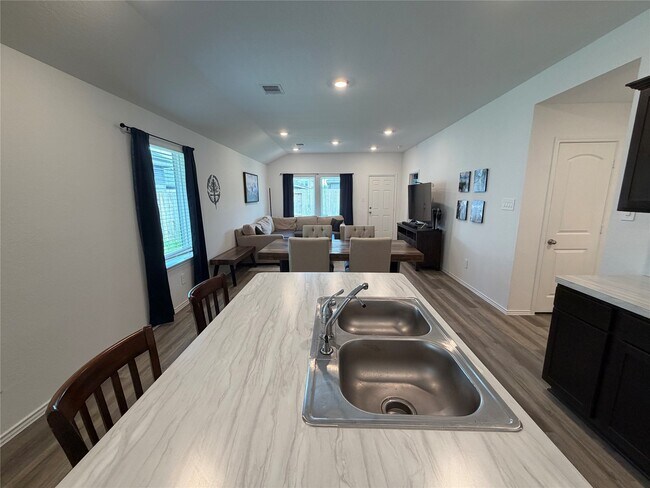 Building Photo - 1135 Juniper Vis Dr