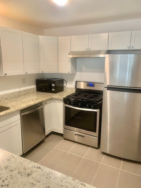 Building Photo - 5201 Carriage Way Dr