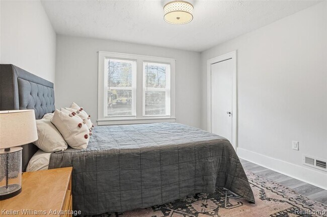 Building Photo - 101 Base Line Rd