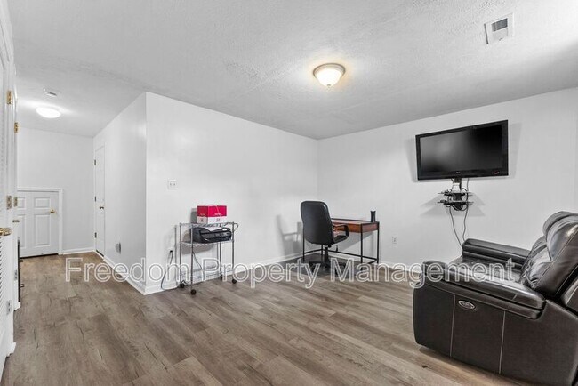 Building Photo - 15305 Brazil Cir