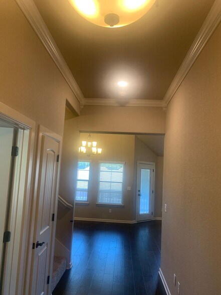 Building Photo - 1630 Abbey Ln