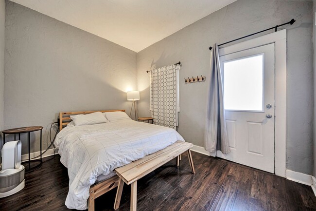 Building Photo - 712 S 900 E