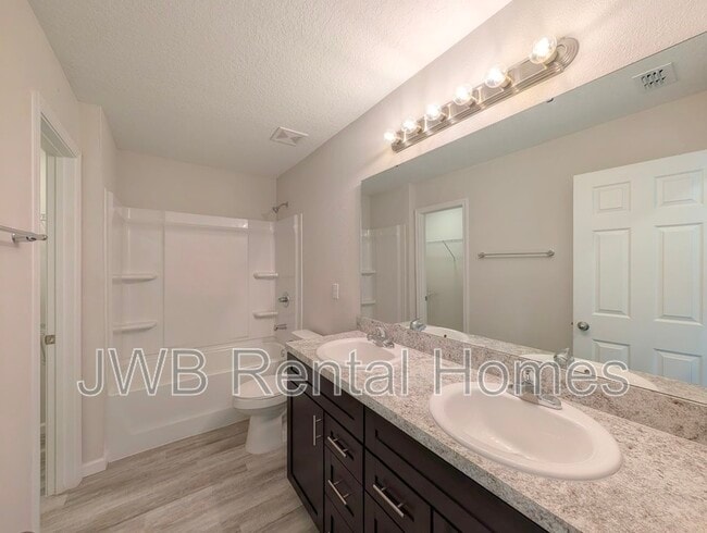 Building Photo - 9027 Cocoa Ave