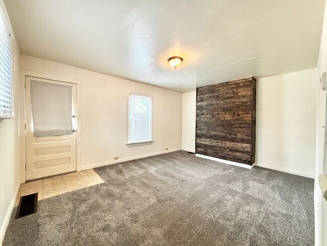 Building Photo - 307 Mulberry Ln