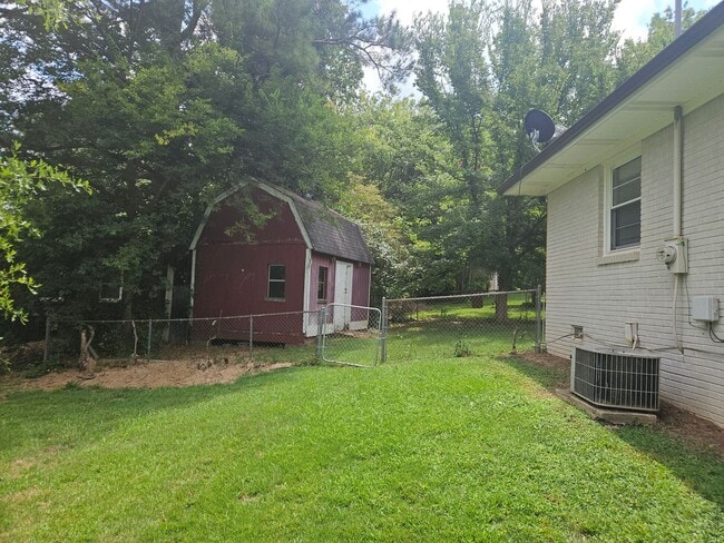 Building Photo - Renovated Marietta Brick Bungalow for Lease