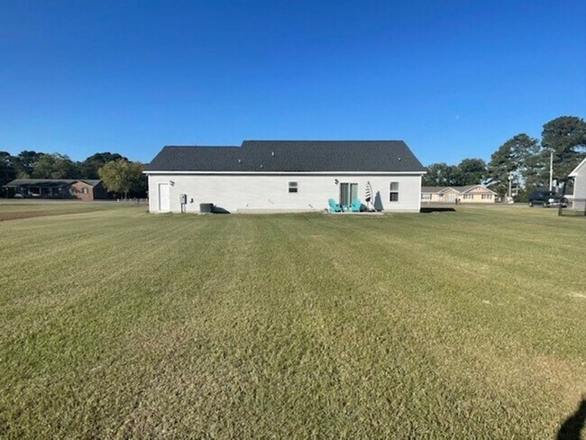 Building Photo - 692 S Beston Rd