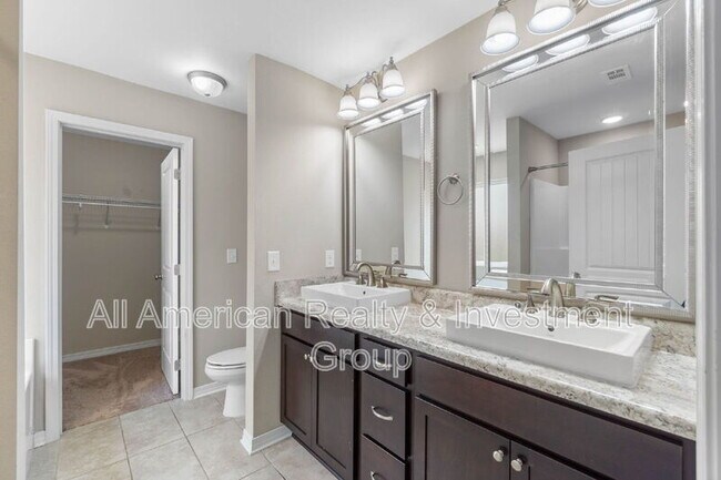 Building Photo - 426 Eisenhower Dr