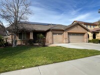 Building Photo - Spacious 5 bedroom home with Dual Primary ...