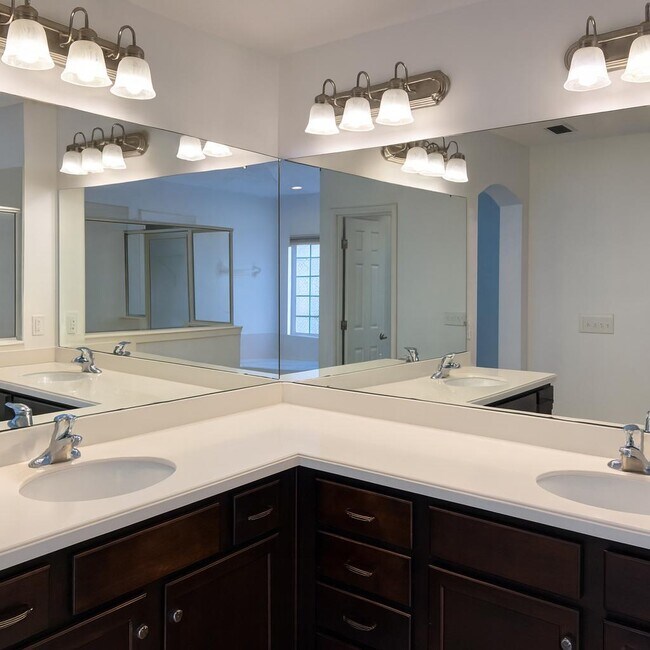 Building Photo - 79717 Plummer's Creek Dr