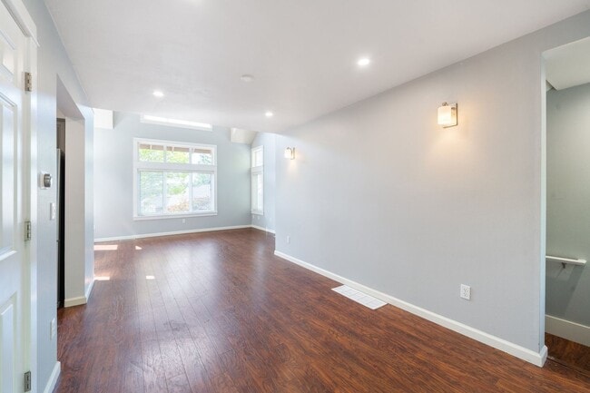 Building Photo - 10251 NW Village Heights Dr