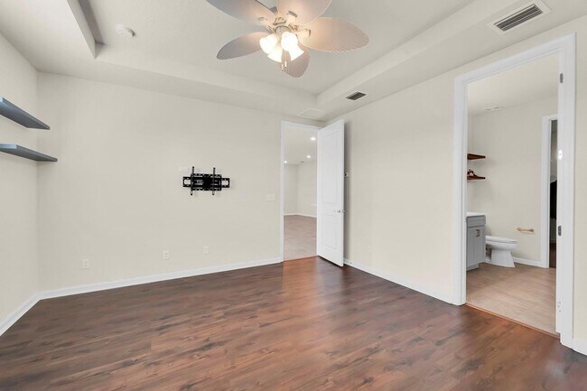 Building Photo - 680 SE Villandry Way