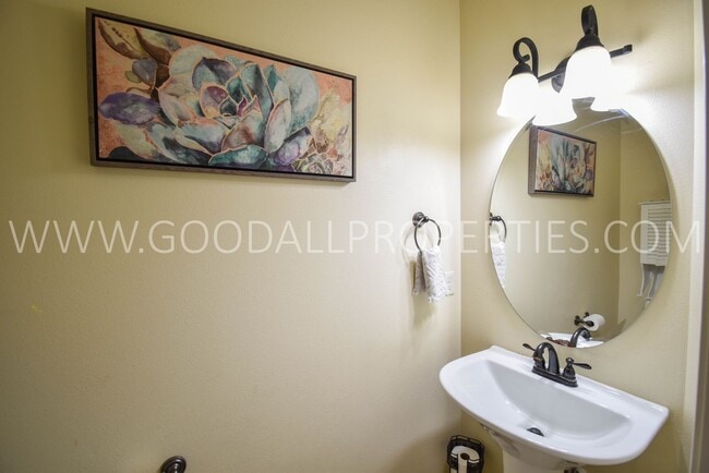 Building Photo - 5 Bedroom Home with Fenced Yard, and 3 Car Garage in Waukee