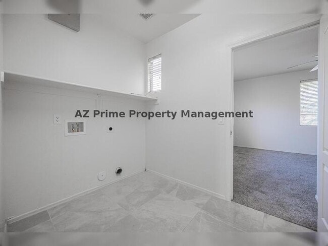 Building Photo - 123 W Elmwood Pl