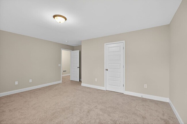 Building Photo - Move-In Ready Gem with Main-Level Owner's Suite