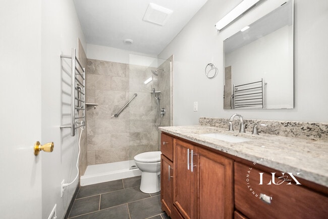 Building Photo - 3160 Walnut Grove Ln N