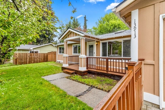 Building Photo - Kirkland Rambler for rent! Contact Jennifer for a showing 4252238096