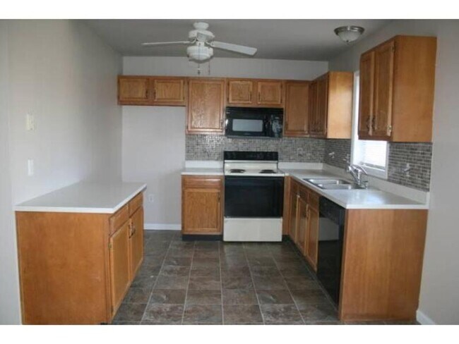 Building Photo - 2417 Franklin Dr