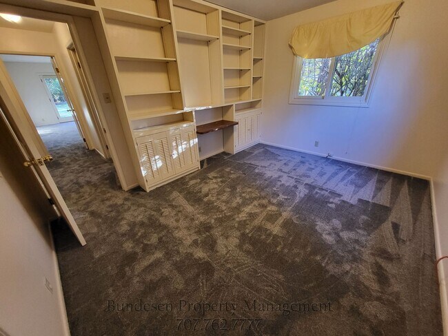 Building Photo - 460 Piezzi Ln