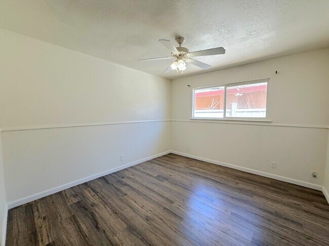 Building Photo - 2972 Bedford Dr