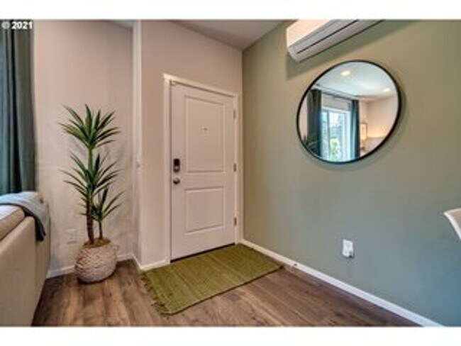 Building Photo - 3 Bed 2.5 Bath Home in Vancouver! Stainles...